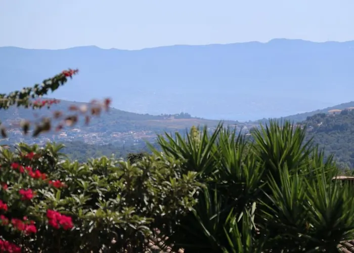 Фото Agreable Villa - Proche Commodites Mer Et Montagne Afa