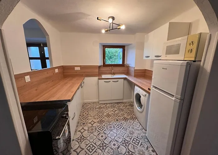 2-Bedroom Apartment In Historic Building Luri Foto